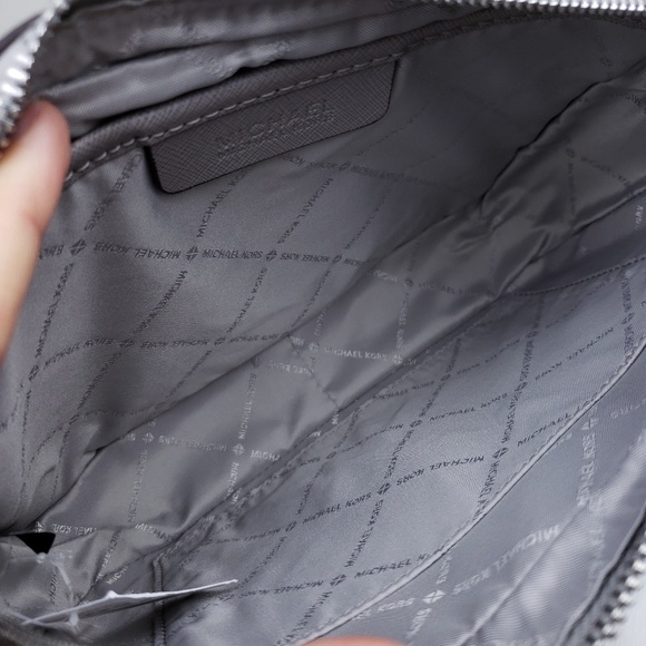 🌺NWT Michael Kors LG EW crossbody bag pearl grey - Picture 6 of 7